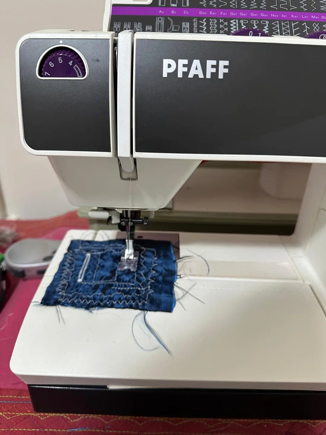 Pfaff Select 4.2 Sewing Machine image indicator(2)