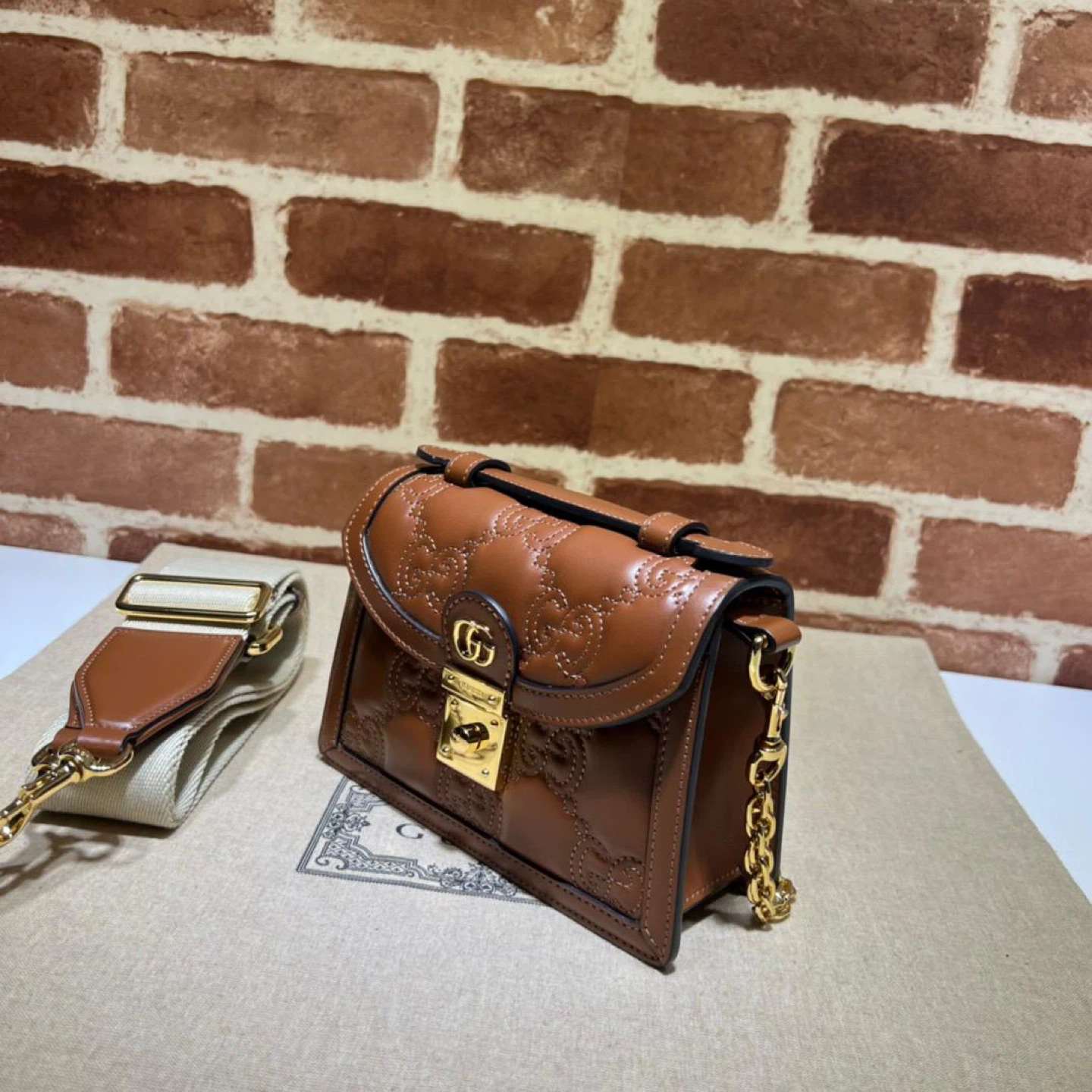 Gucci Brown Leather Shoulder Bag - photo 2