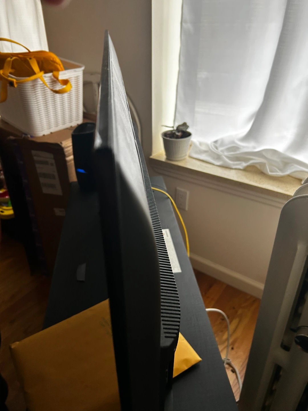 TCL Roku TV 40” - photo 2