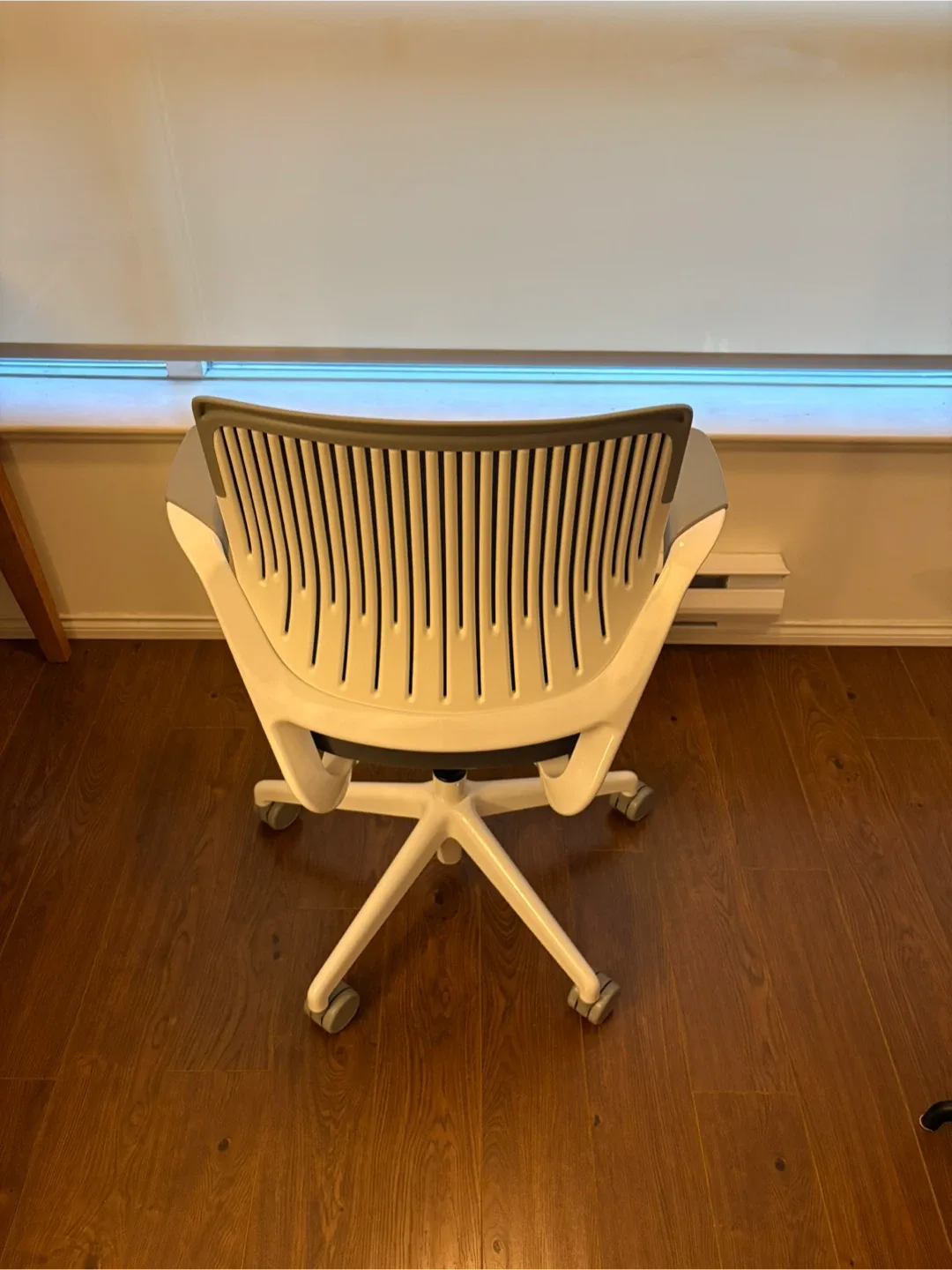 White Office Chair image indicator(2)