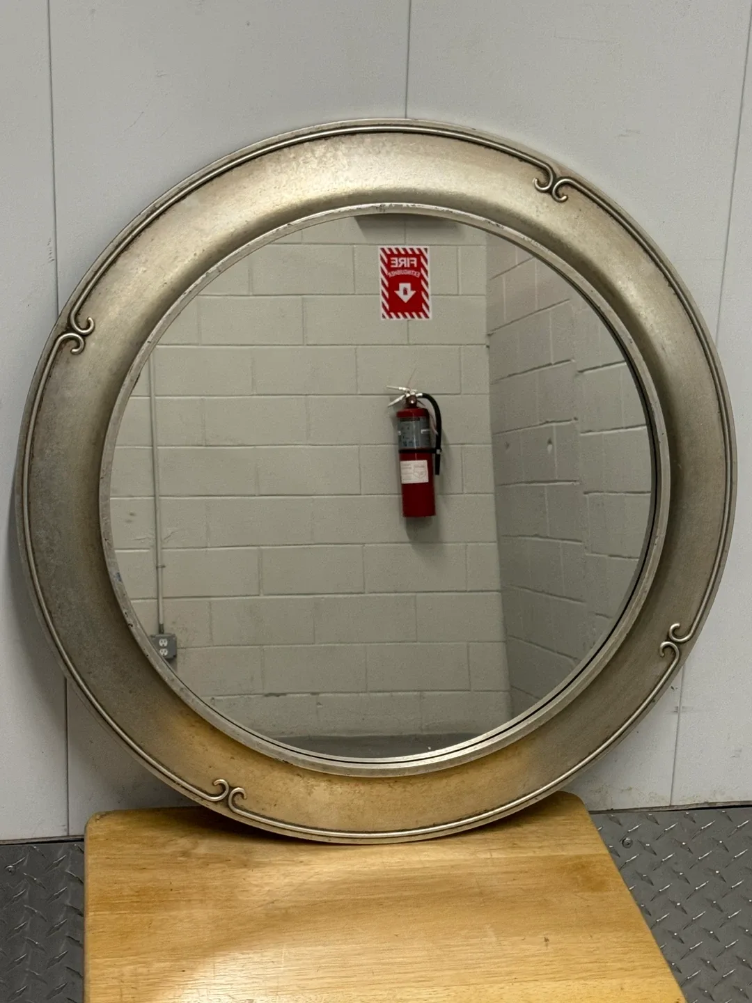 Round Wall Mirror image indicator(2)