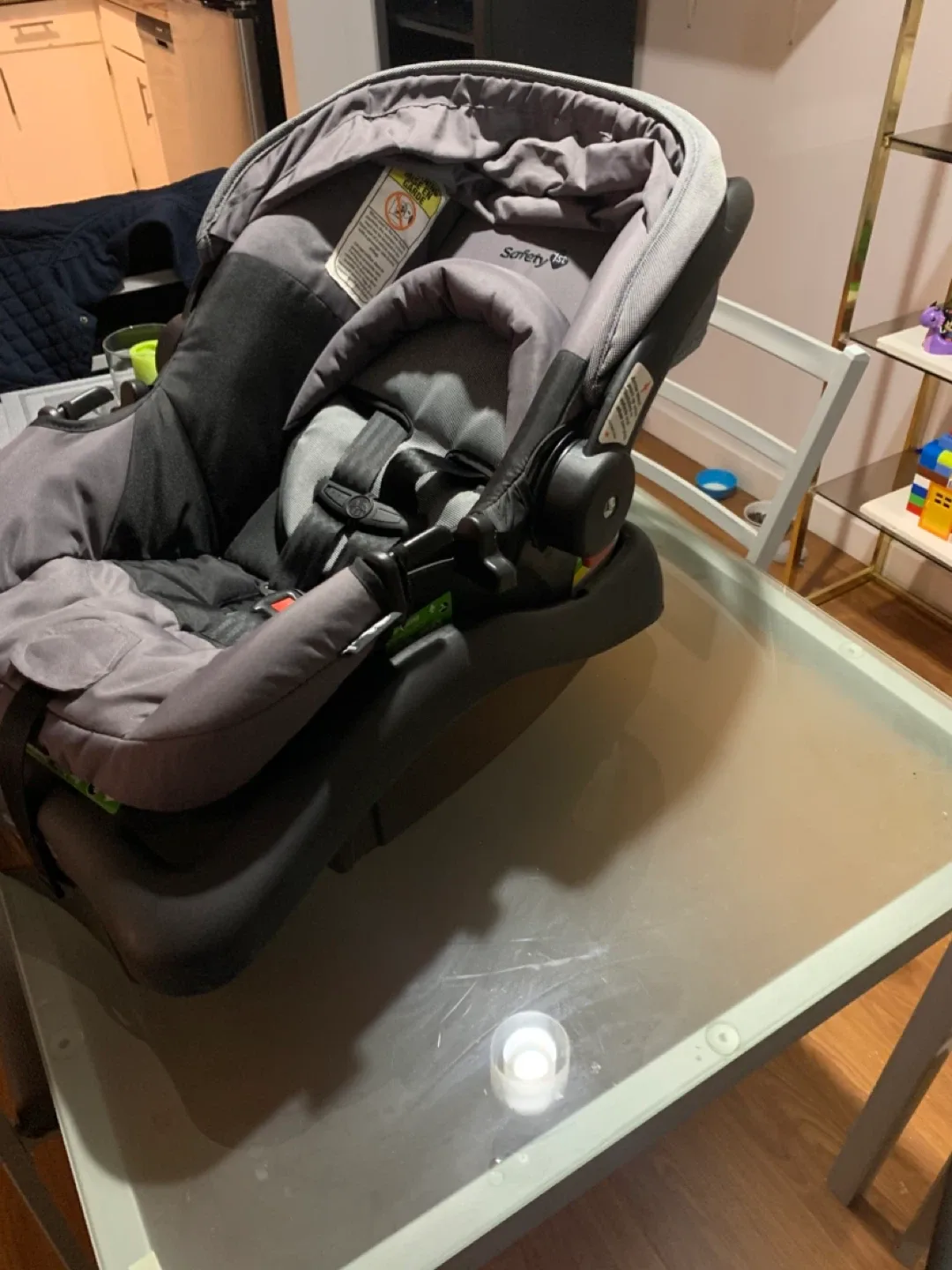 Safety 1st Infant Car Seat w/Base and Box image indicator(5)