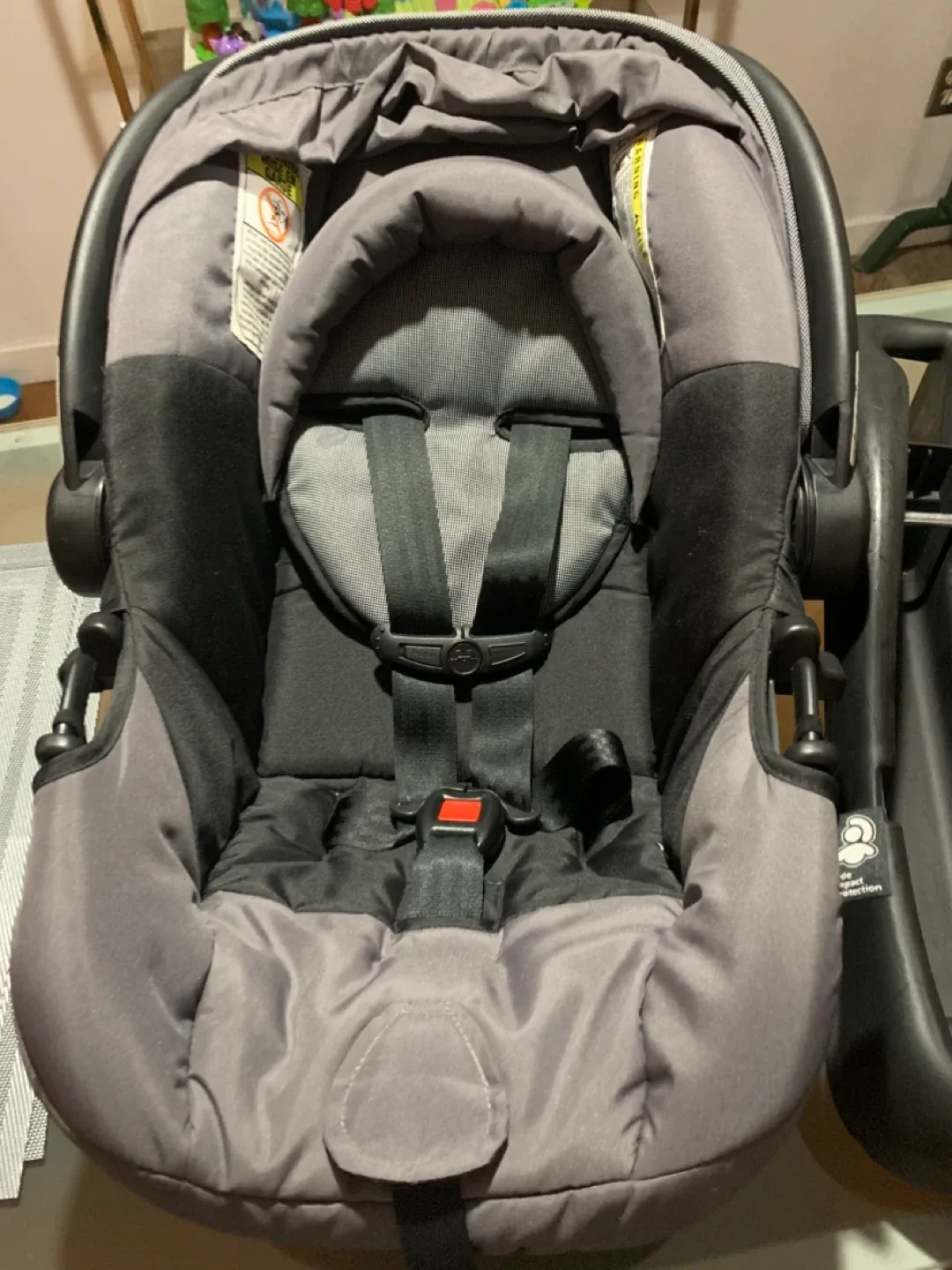 Safety 1st Infant Car Seat w/Base and Box image indicator(2)