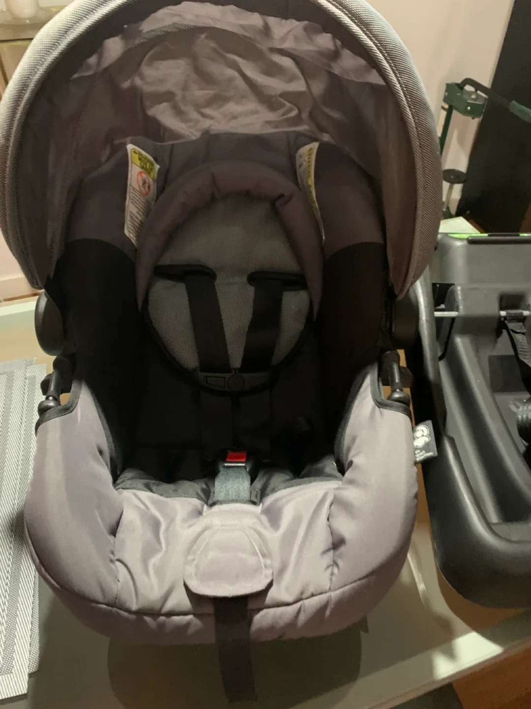 Safety 1st Infant Car Seat w/Base and Box image indicator(3)