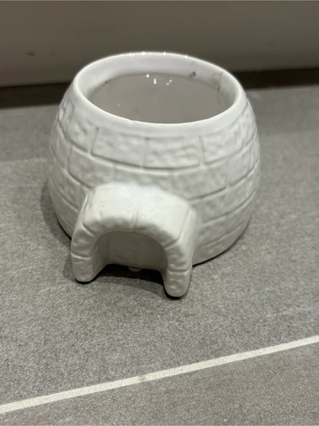 Igloo Shaped Ceramic plant pot thumbnail
