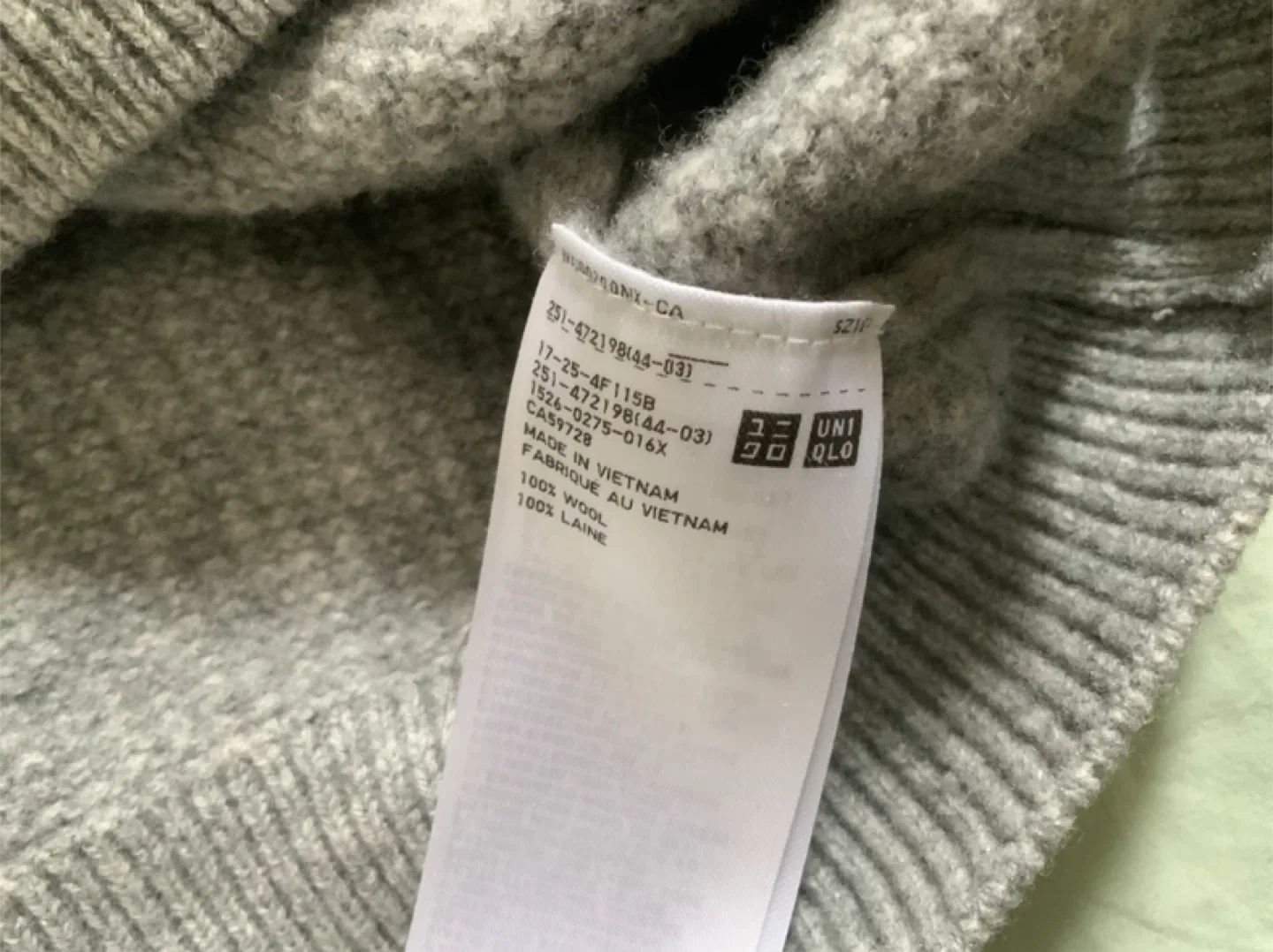 Uniqlo 100% lambswool half zip grey sweater image indicator(3)