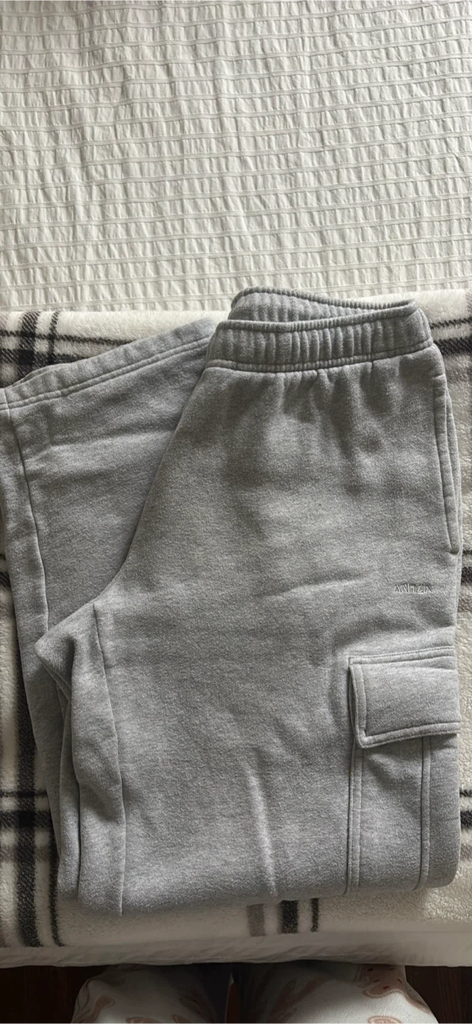 Aritzia Sweatfleece Cozy Fleece Mega Cargo Pants - Size M - photo 3