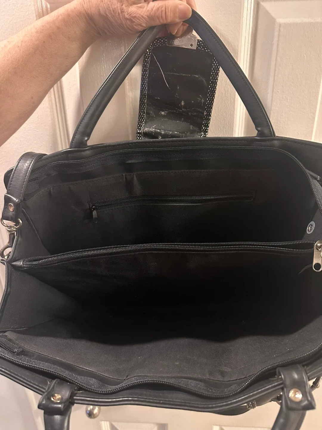 LuLu Black Leather Handbag image indicator(5)