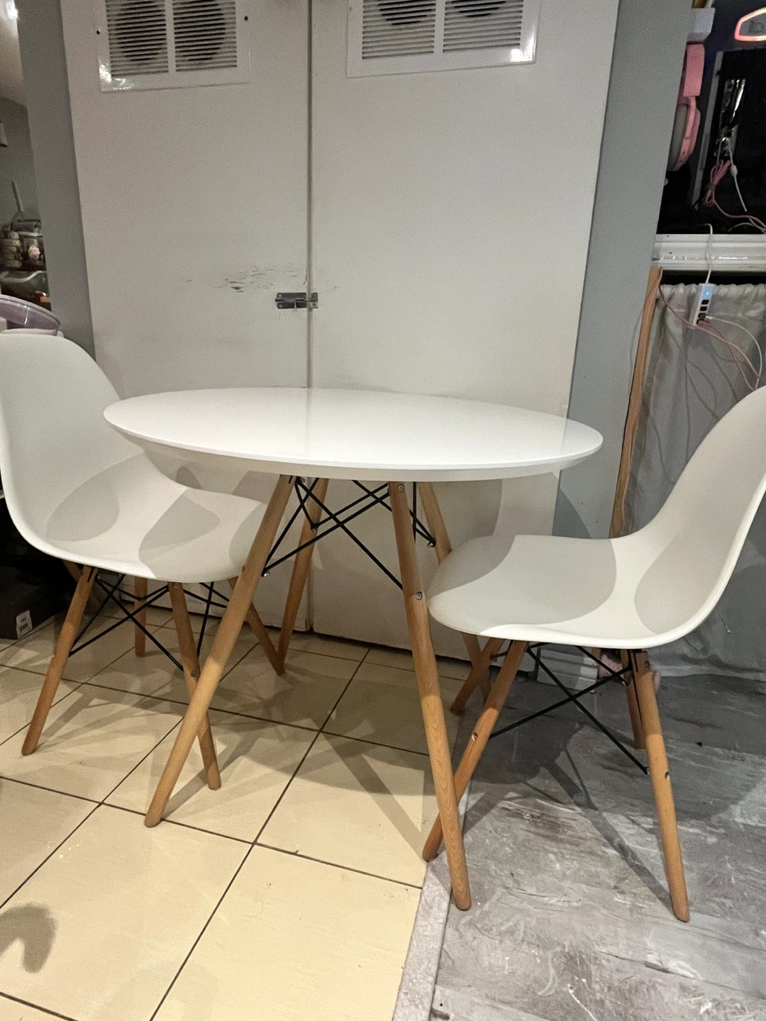 White Round Dining Indoor/Outdoor Table w/ 2 chairs