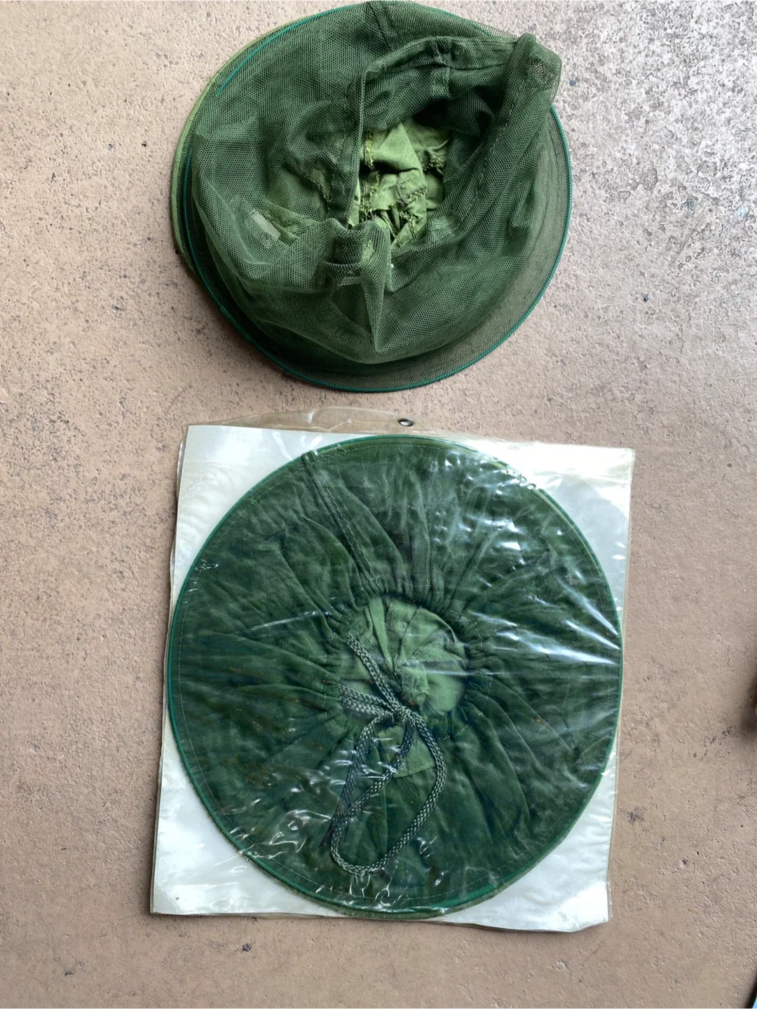 Coghlan's Deluxe Fine Mesh Mosquito Head Net image indicator(3)