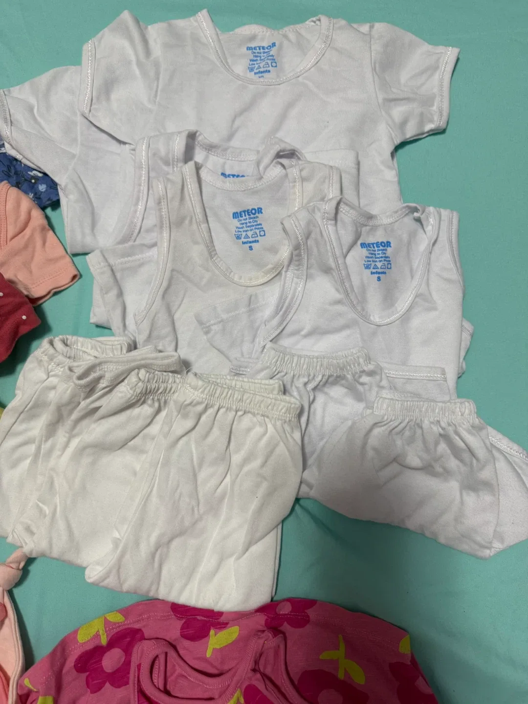 32 pieces mixed Baby Clothes Bundle - Various Brands & Sizes image indicator(5)