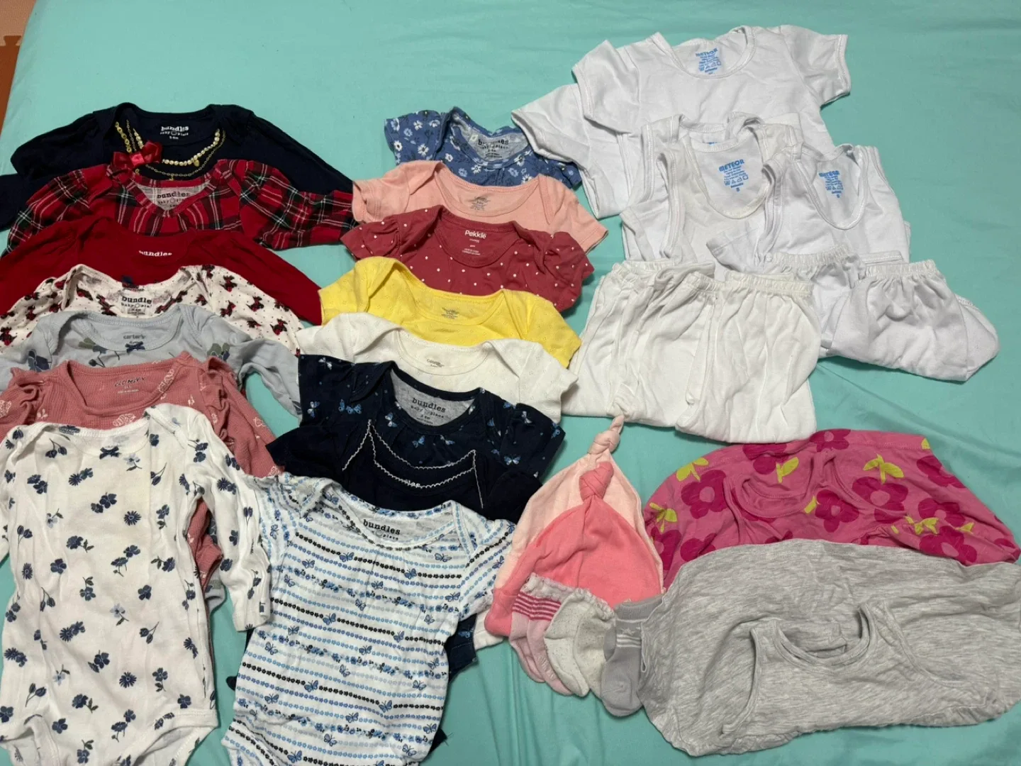 32 pieces mixed Baby Clothes Bundle - Various Brands & Sizes image indicator(2)