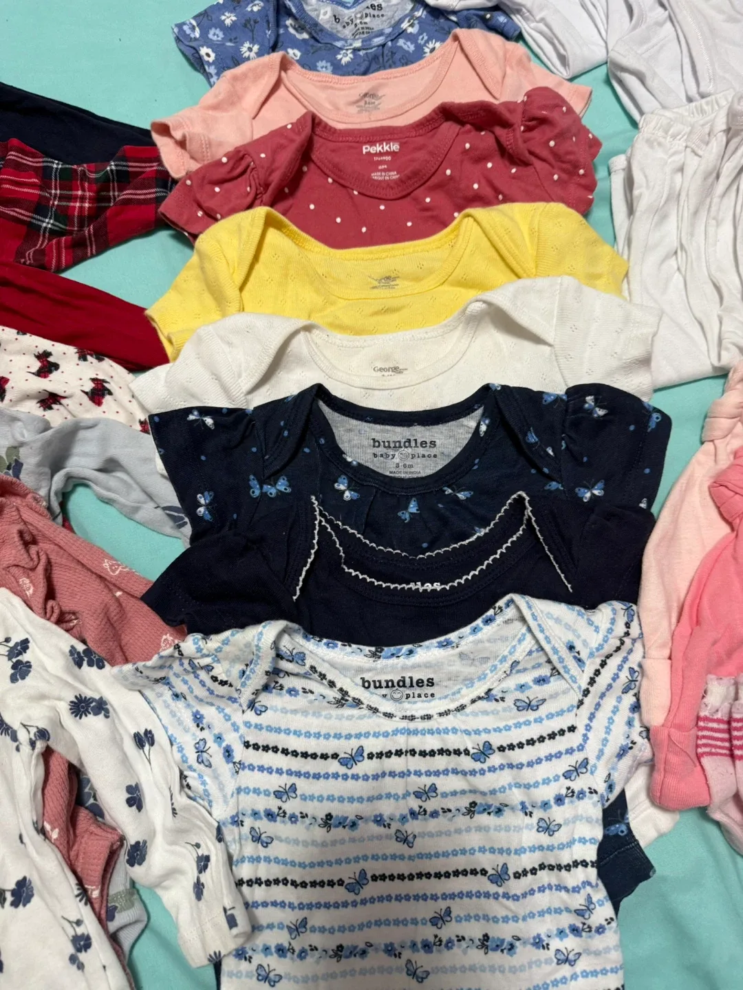 32 pieces mixed Baby Clothes Bundle - Various Brands & Sizes image indicator(4)