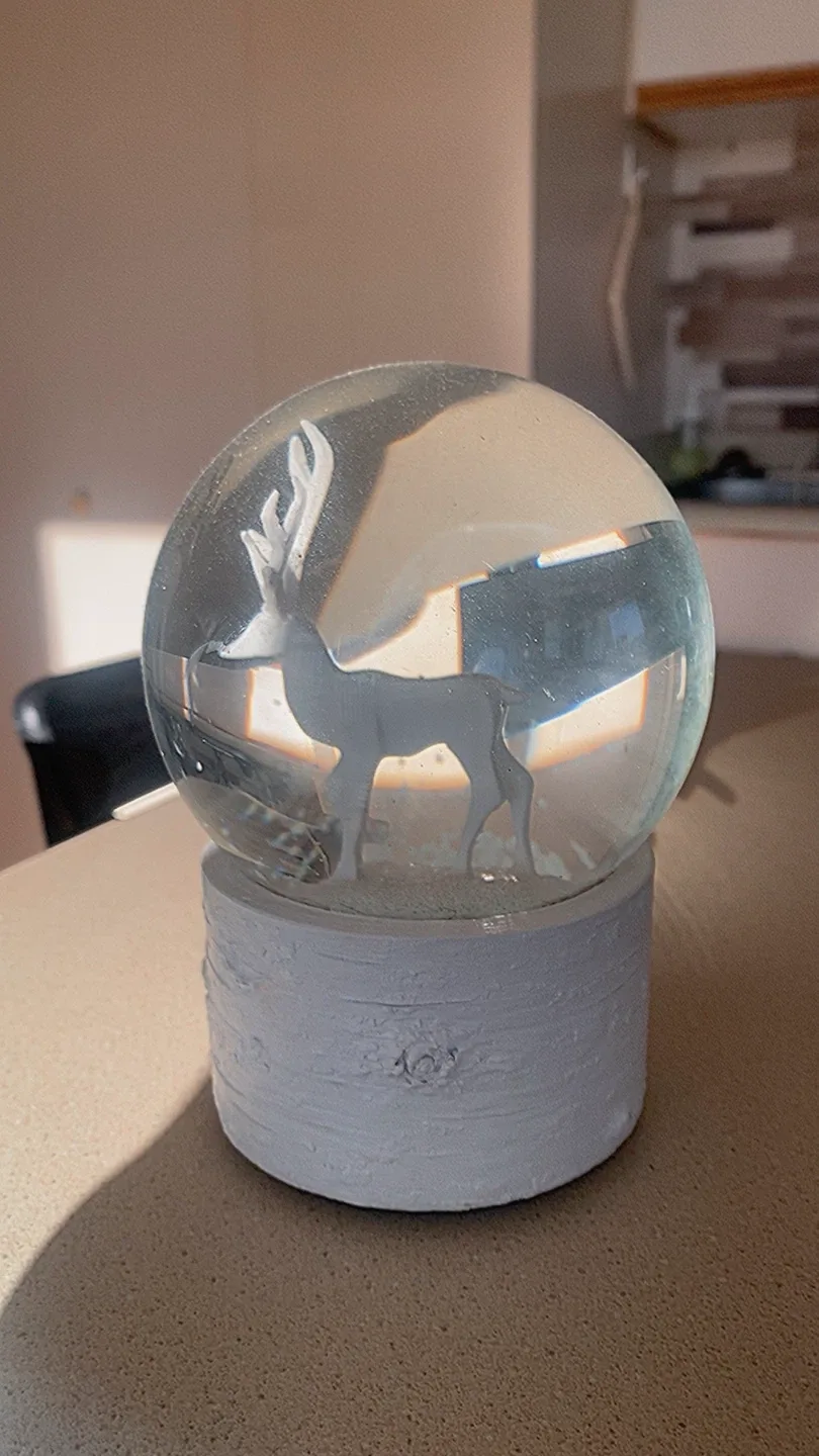 H&S Sense Deer Snow Globe image indicator(3)