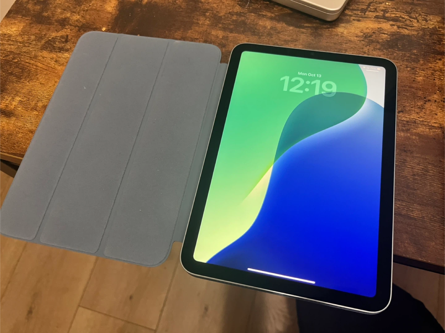 Apple iPad mini 7 A17 Pro 128GB with Smart Folio- Like New!