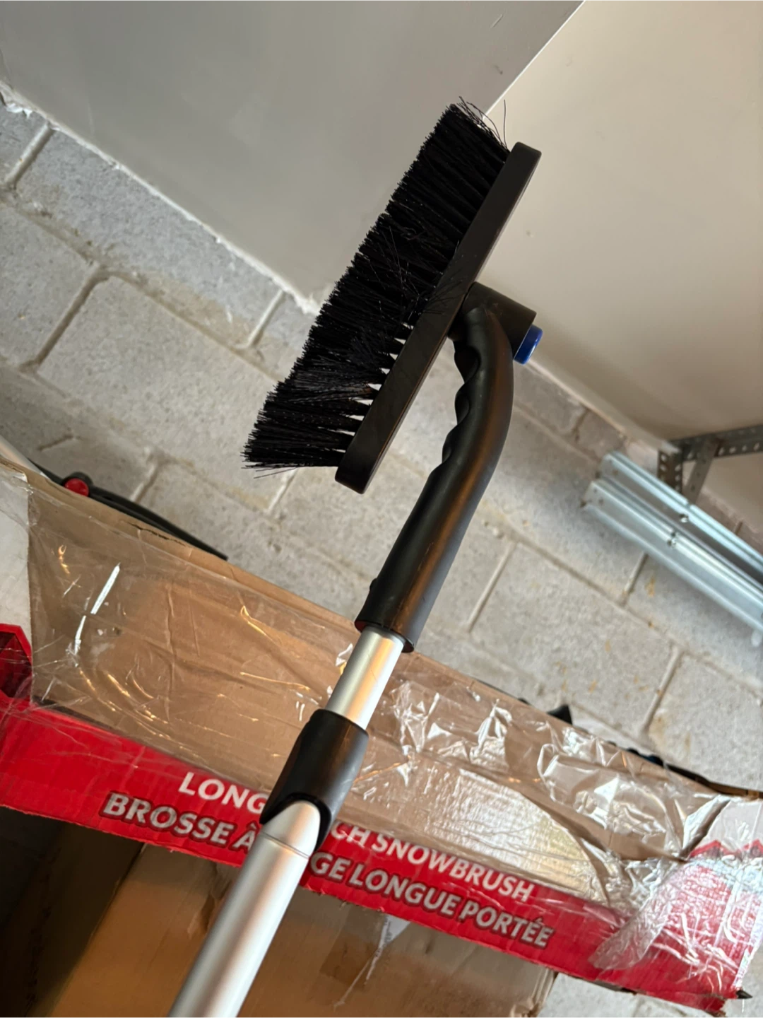 Mallory 52" Extending Snowbrush with Ice Scraper - photo 2
