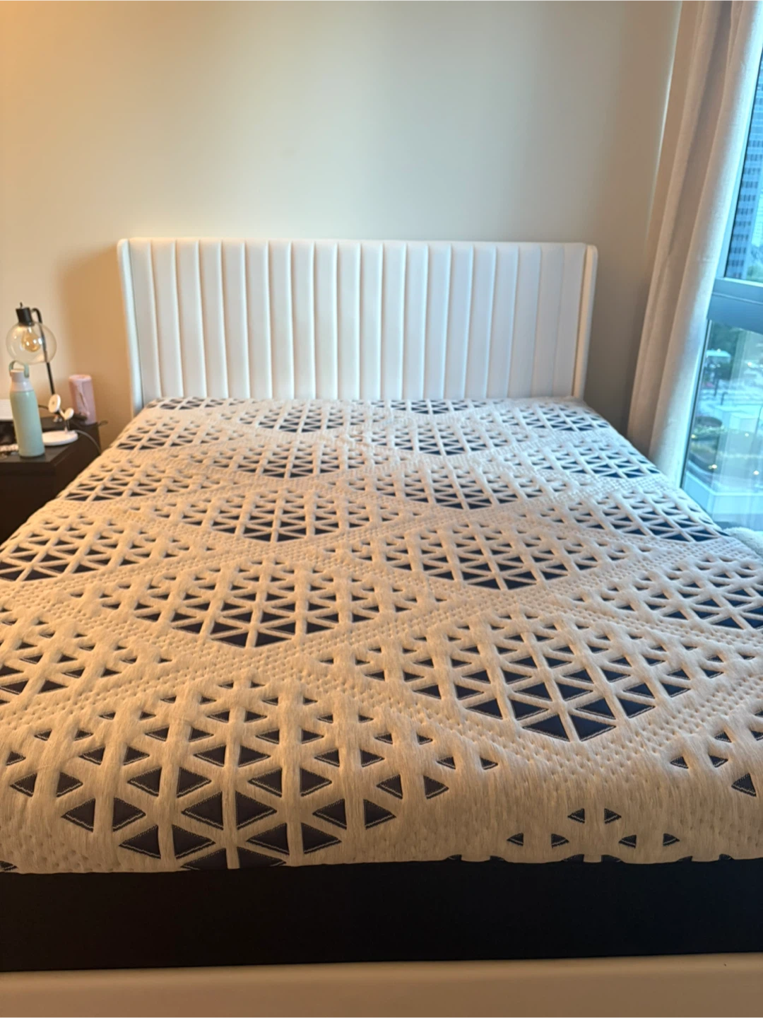 Sleepy's Hybrid Mattress & Frame- Queen! - photo 2