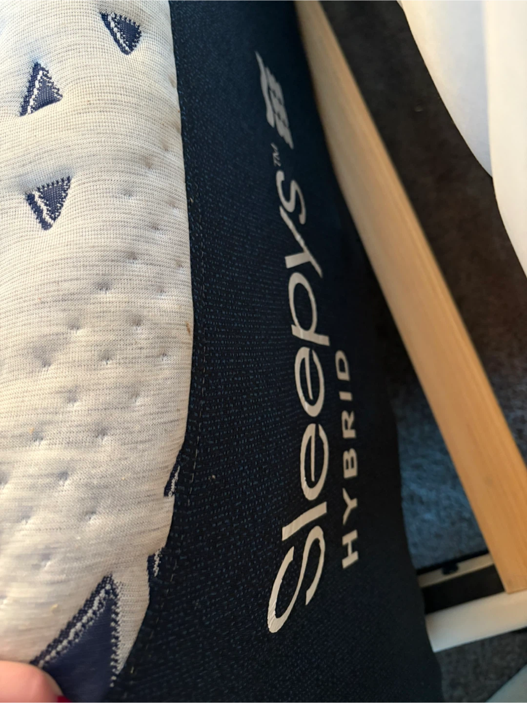 Sleepy's Hybrid Mattress & Frame- Queen! - photo 4