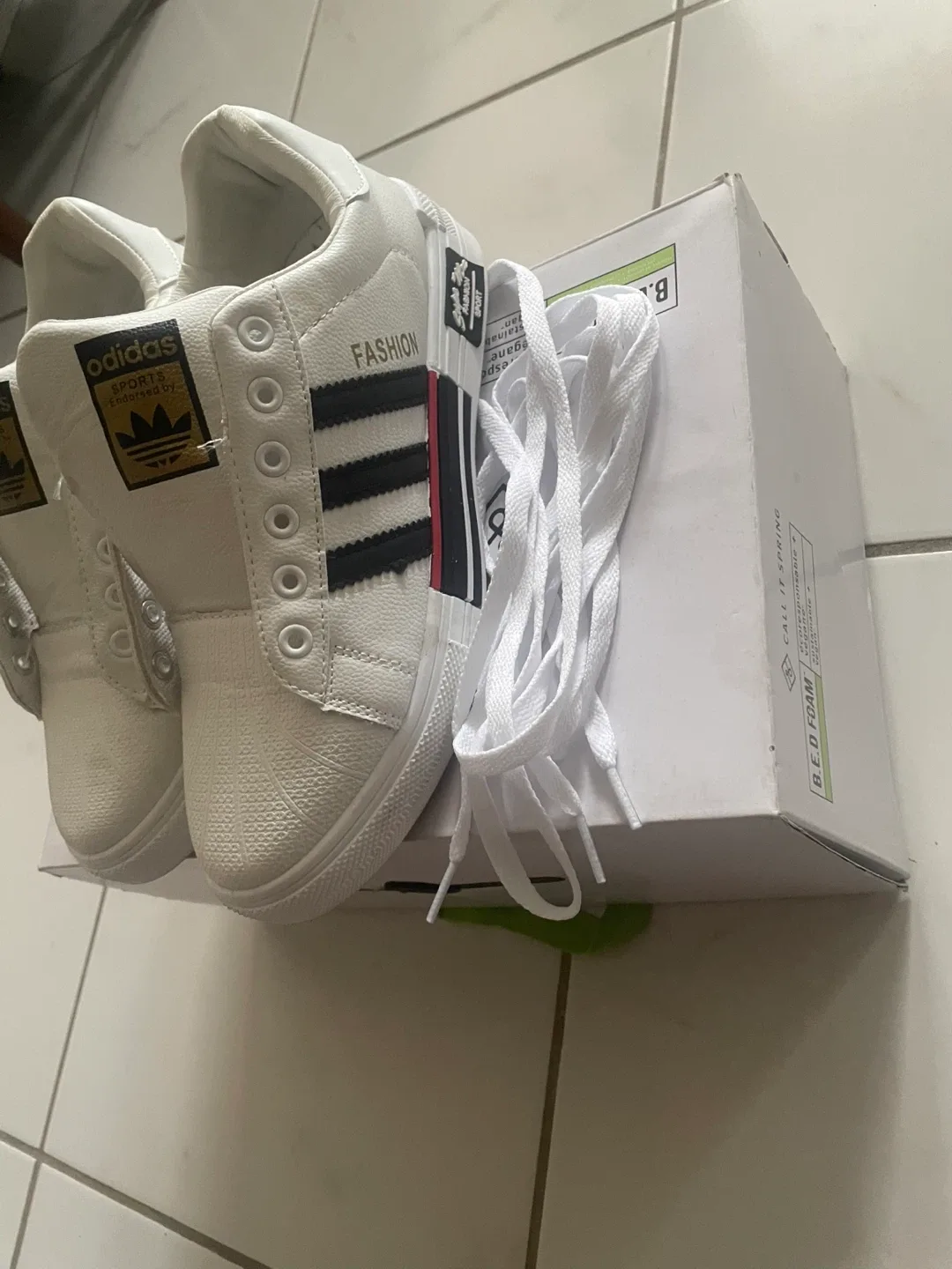 Adidas Fashion White Sneakers image indicator(2)