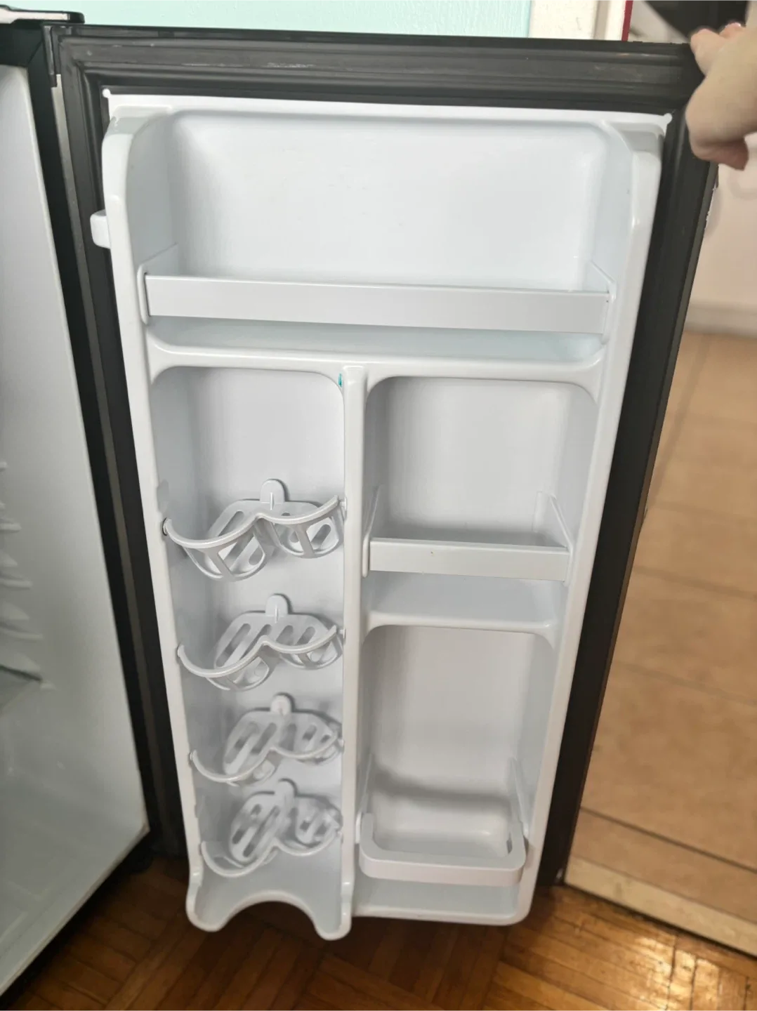 Danby Designer Compact Mini Fridge image indicator(2)