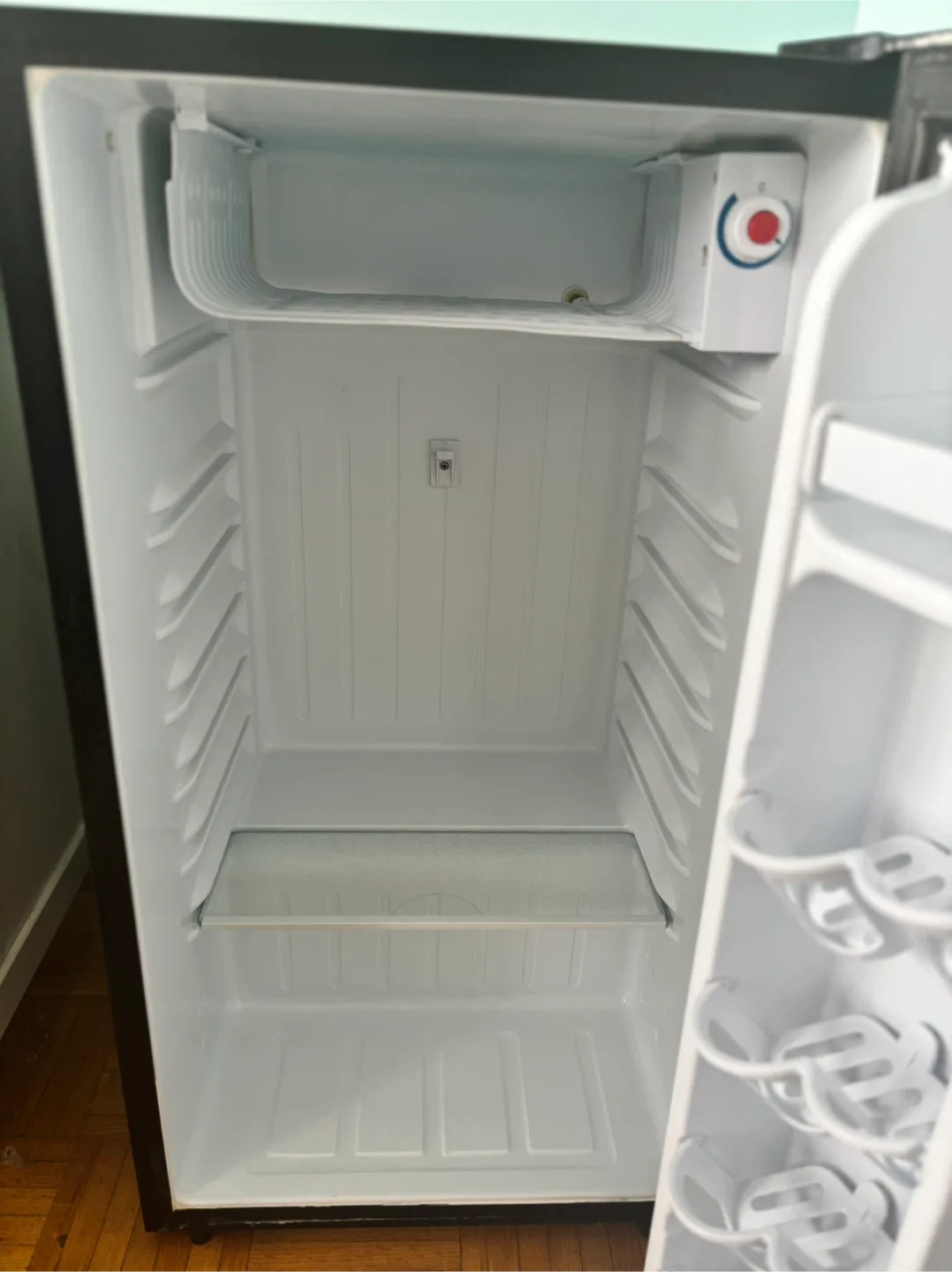 Danby Designer Compact Mini Fridge image indicator(4)