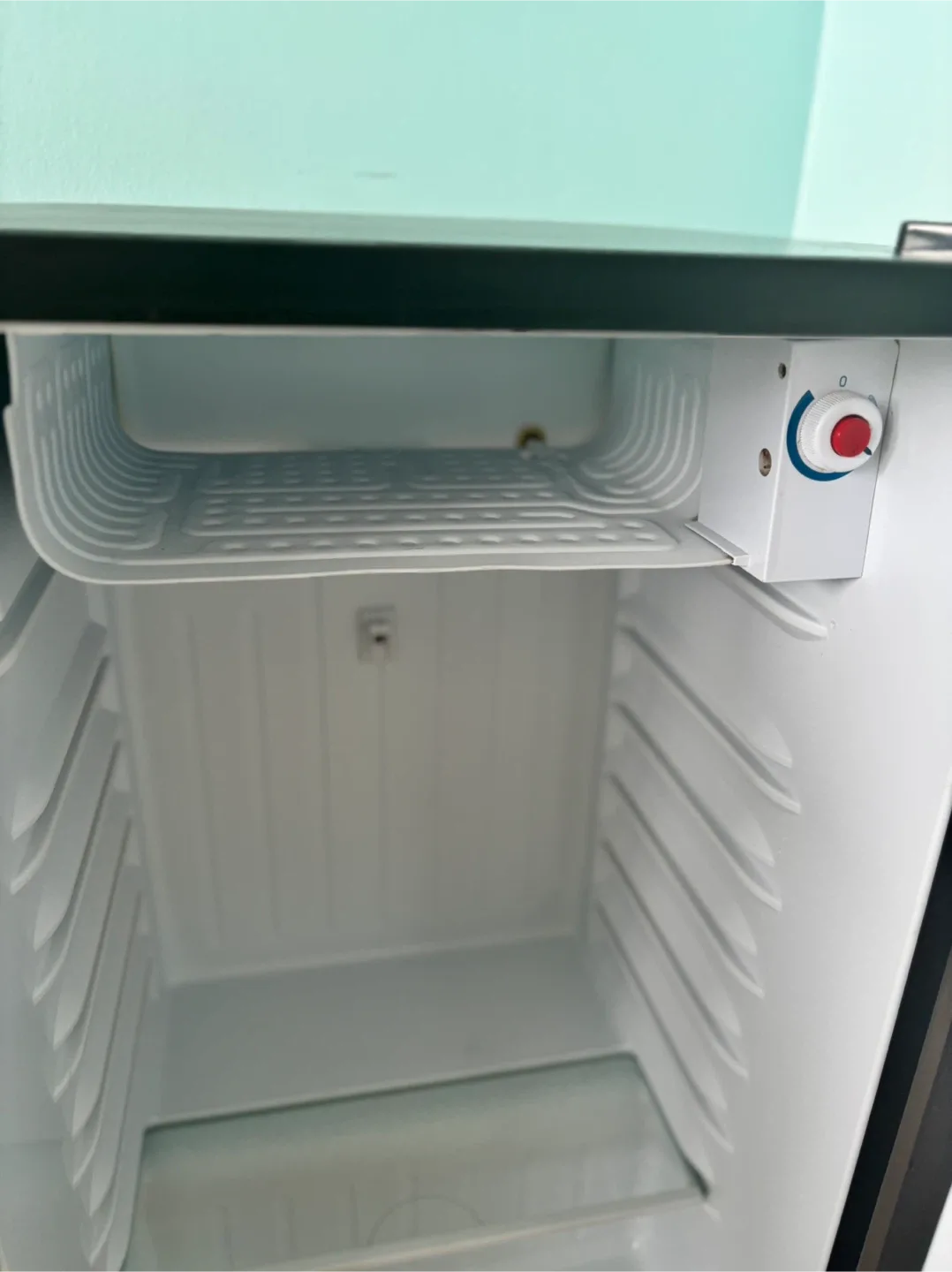 Danby Designer Compact Mini Fridge image indicator(3)