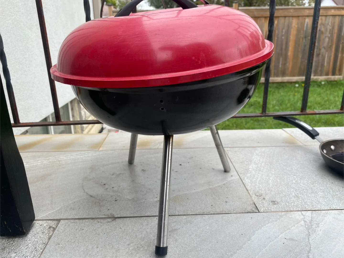 Portable Red & Black BBQ Grill image indicator(3)
