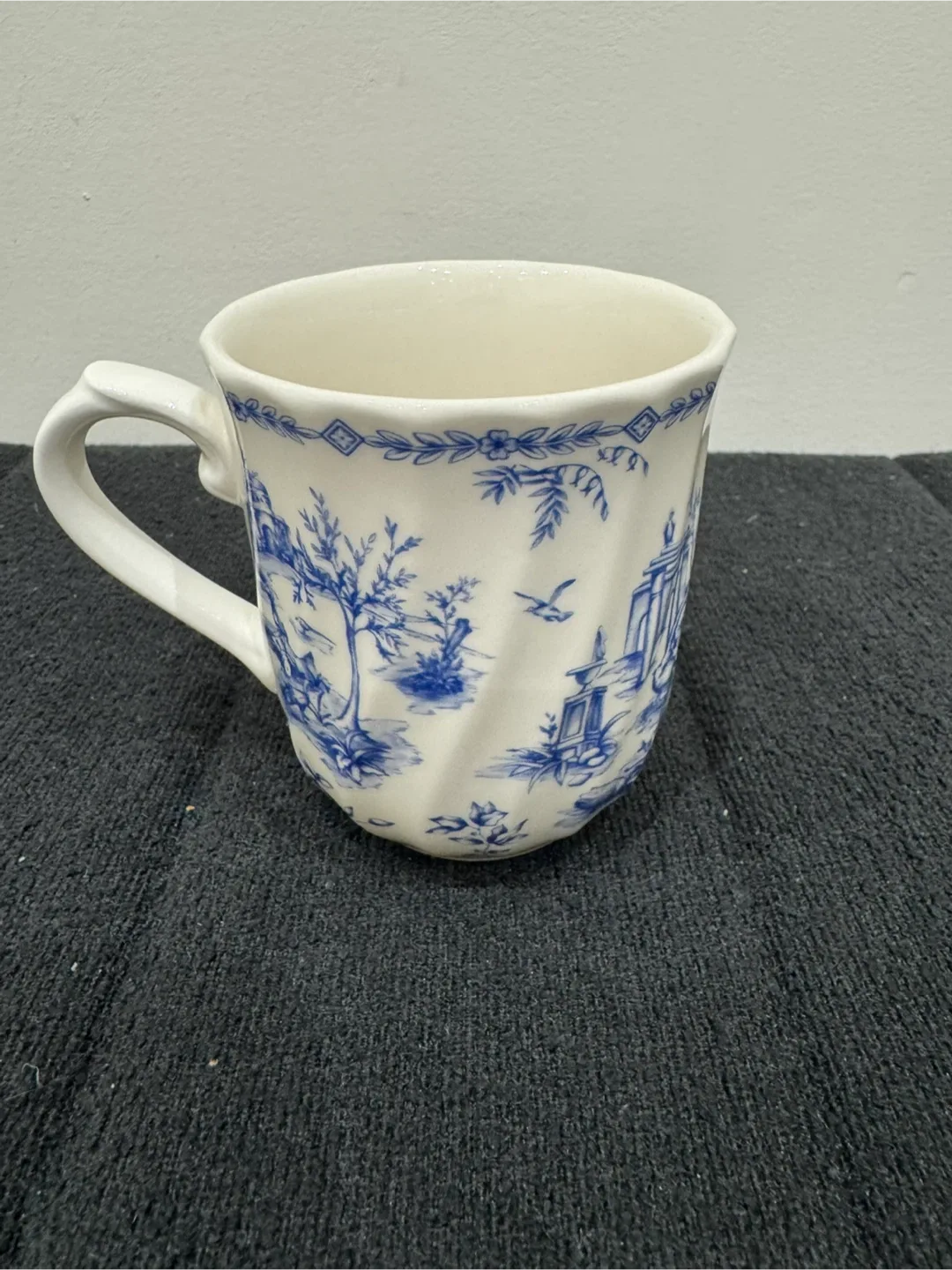 Churchill Blue Willow Mug image indicator(3)