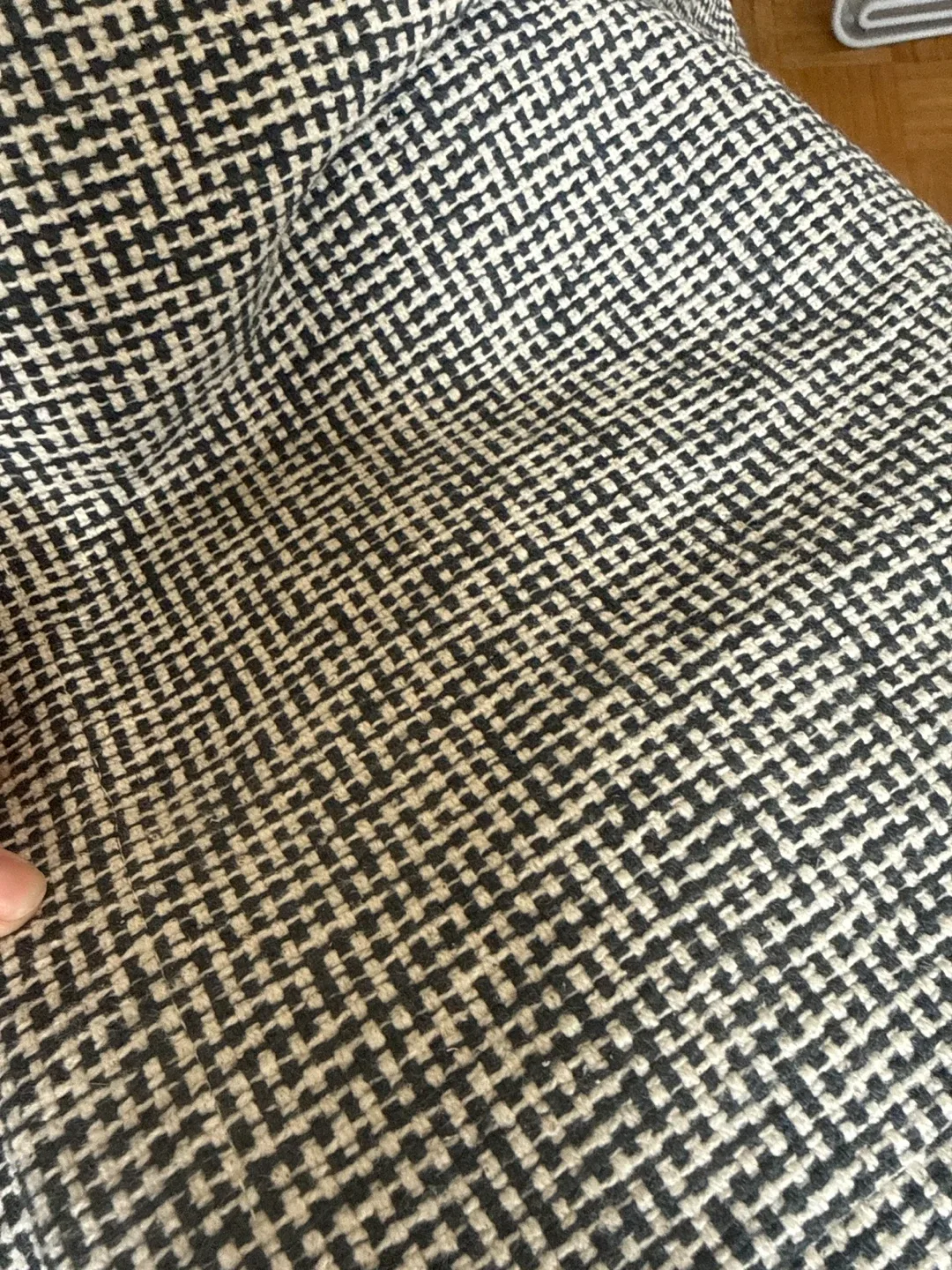 IKEA Tiphede Rug - 5'1" x 7'3" image indicator(3)