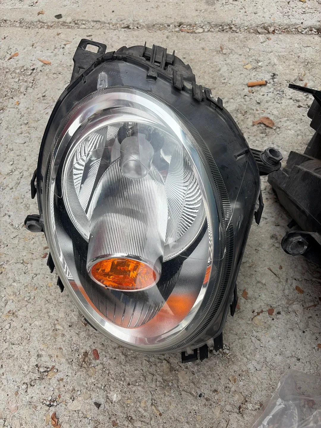 Mini Cooper Headlight Assembly image indicator(2)