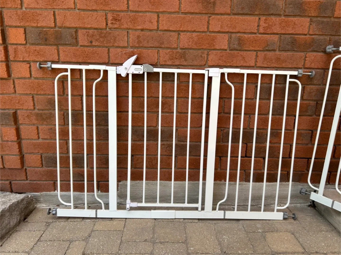 Regalo Extra Large Widespan Safety Gate image indicator(2)