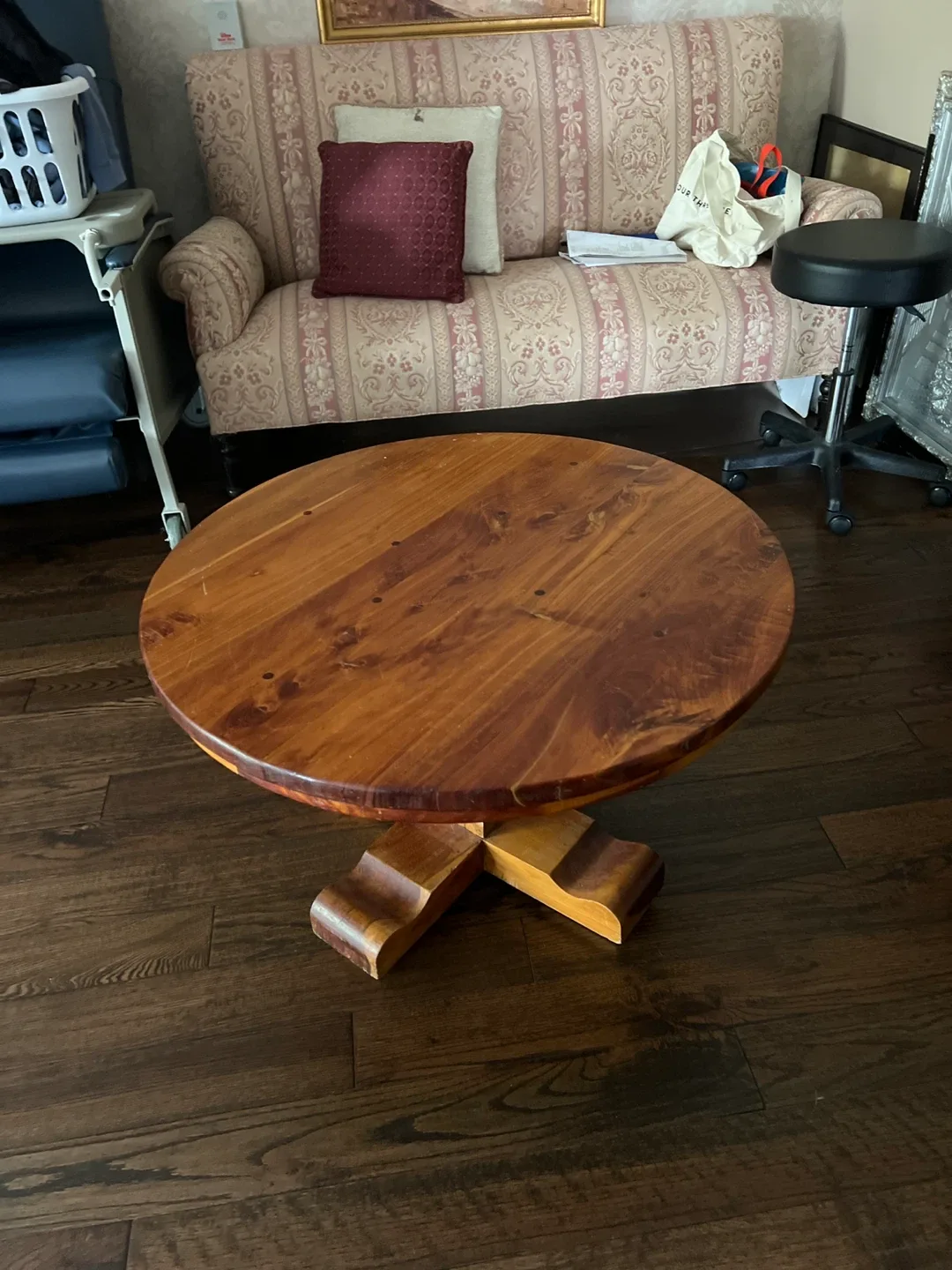 Wooden Round Coffee Table image indicator(2)