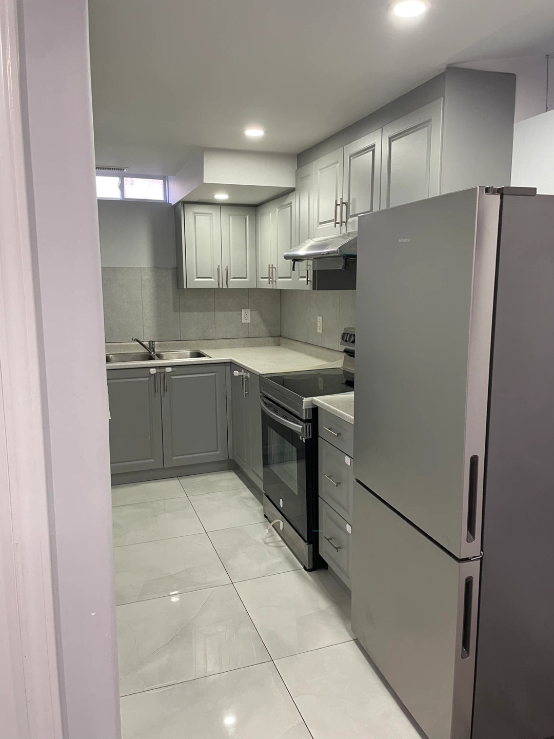 Bright spacious 2 bed basement