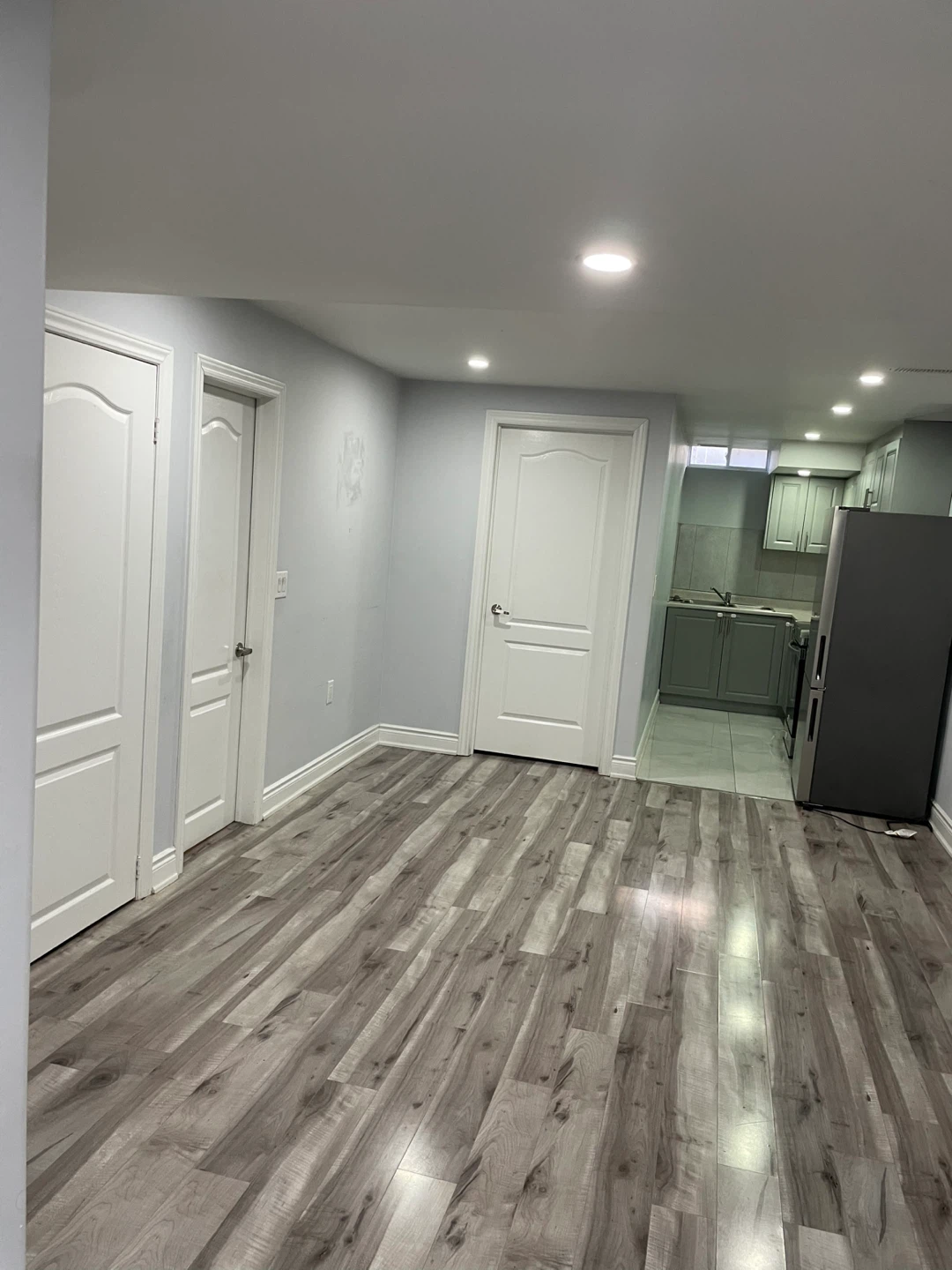 Bright spacious 2 bed basement - photo 4