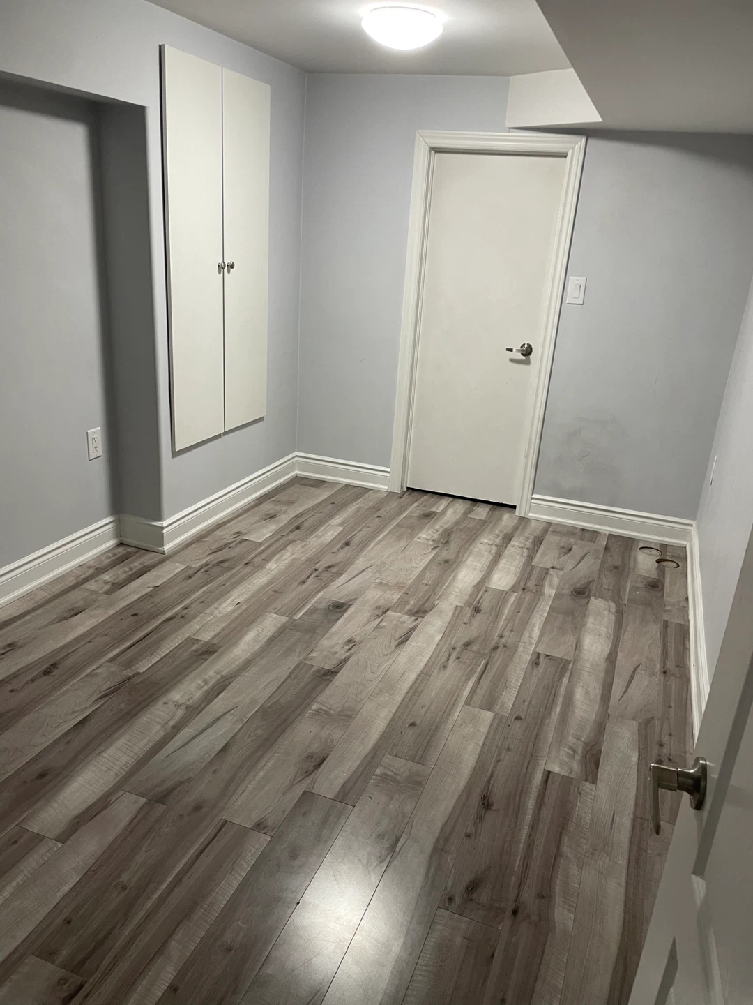 Bright spacious 2 bed basement - photo 3