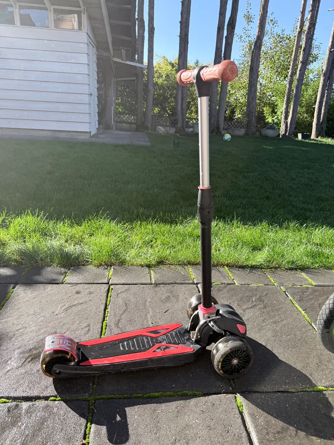 Micro Mini 3-Wheel Scooter image indicator(2)