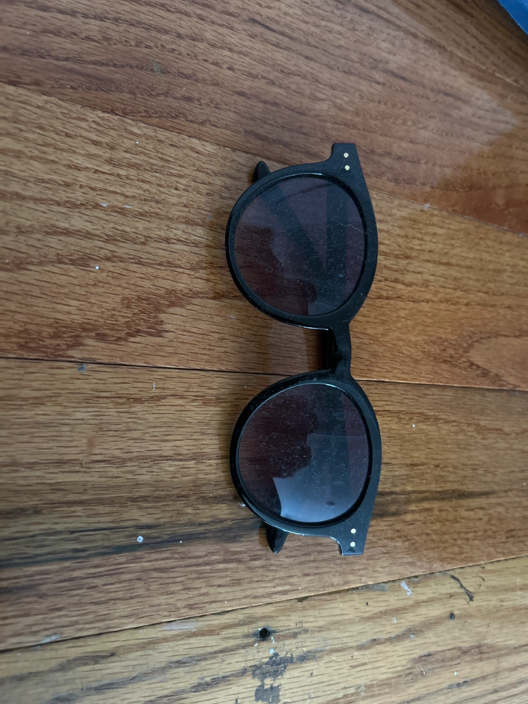 Sunglasses - Black Frame