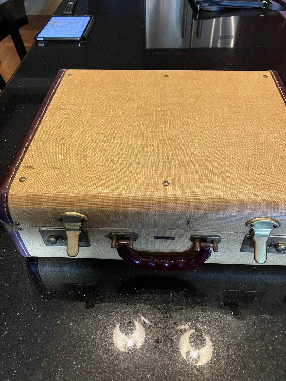 Vintage Carson Quality Luggage Picnic Set with Thermos image indicator(2)