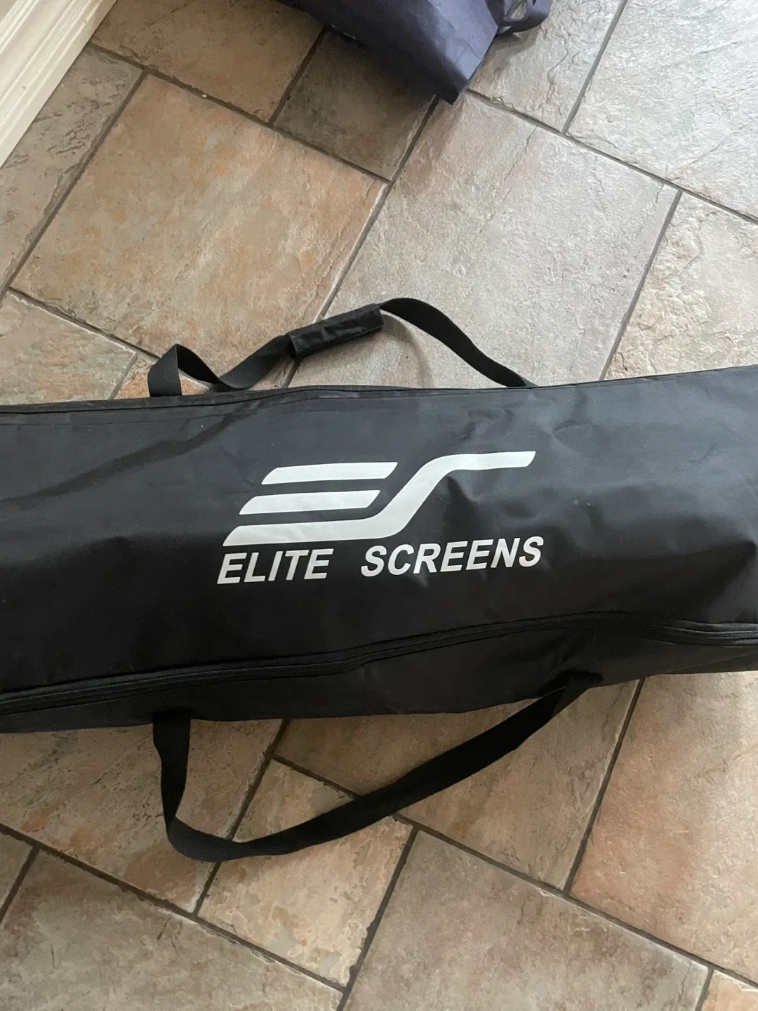 Elite Screens Projector Screen with Carrying Bag image indicator(5)