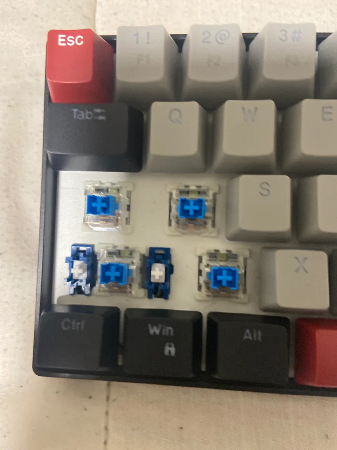 MageGee AR61 Mechanical Keyboard - Red/Grey image indicator(2)