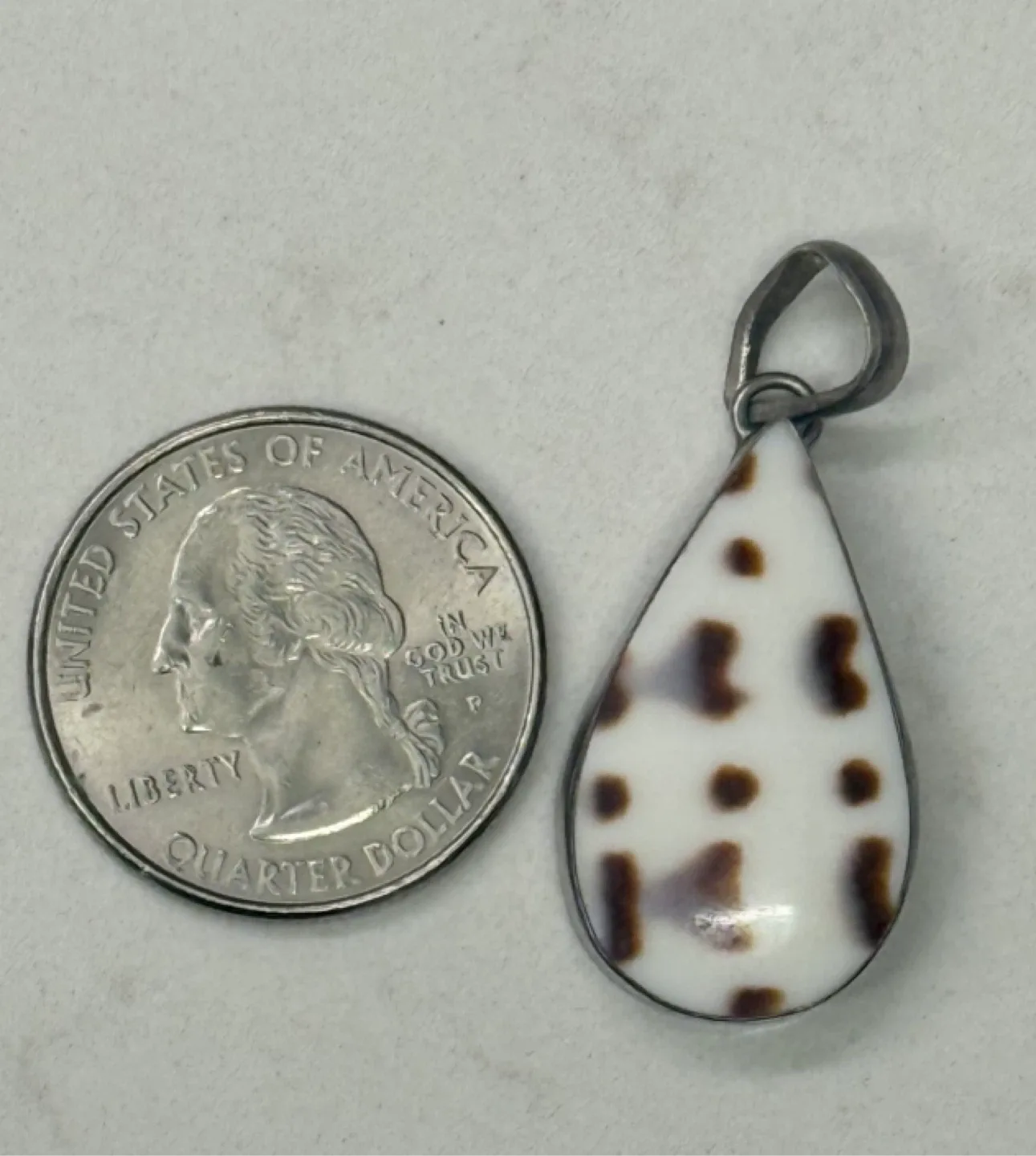 Teardrop Pendant with Silver Frame image indicator(2)