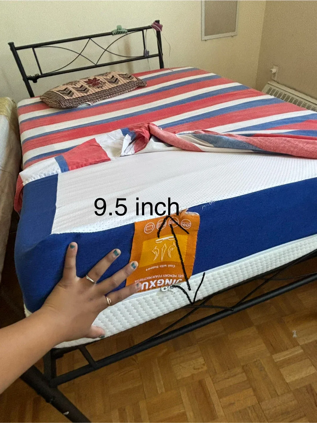 Memory medium Foam queen size mattress image indicator(2)