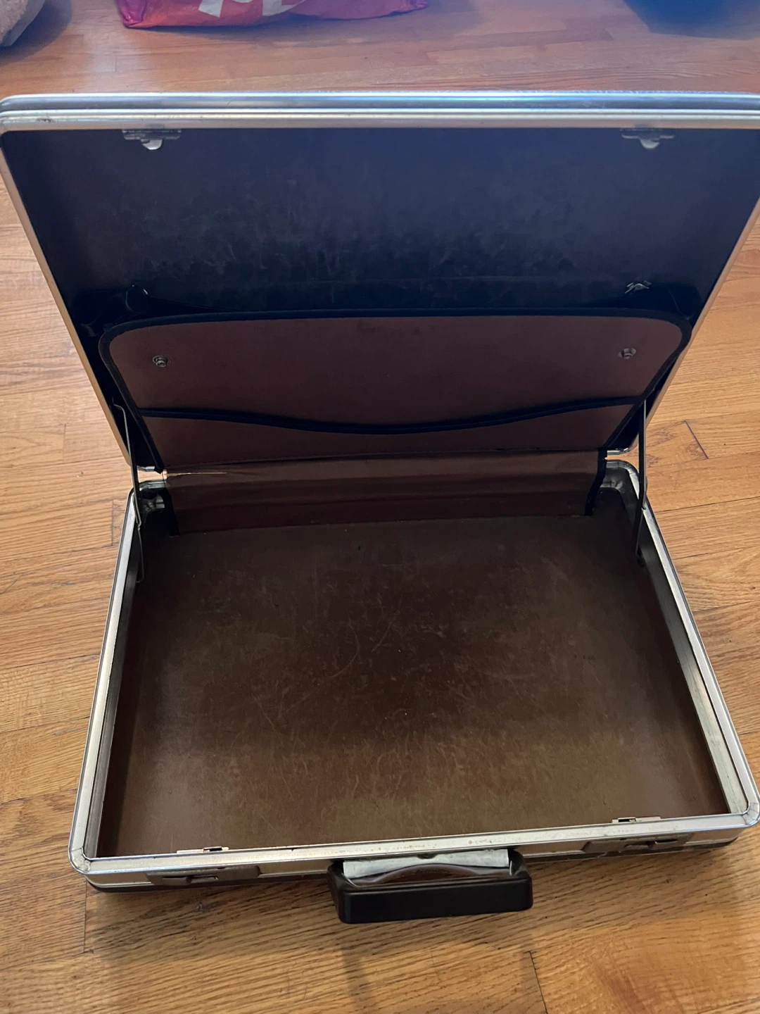 Two Vintages Globetrotter Briefcases - photo 4
