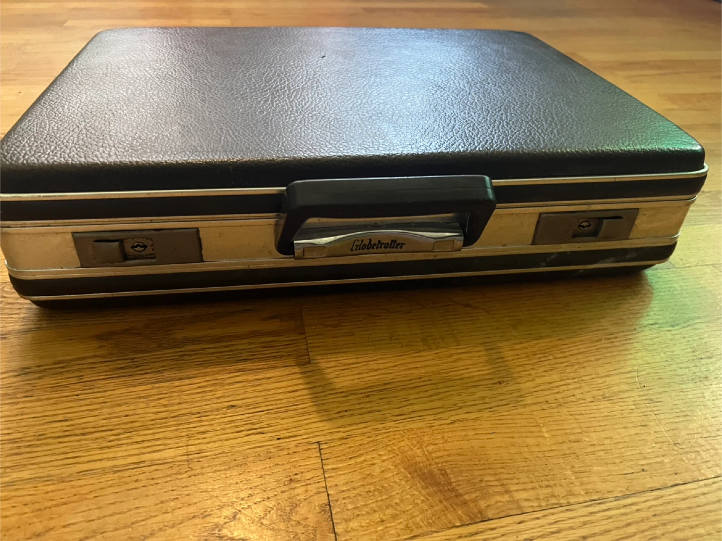 Two Vintages Globetrotter Briefcases - photo 3