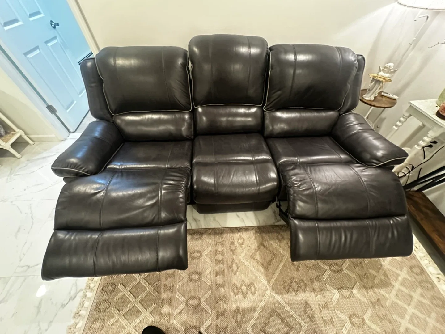 Leather Reclining Sofa image indicator(3)