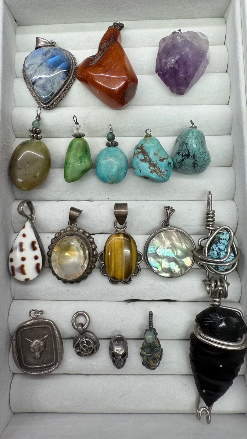 Teardrop Pendant with Silver Frame image indicator(4)