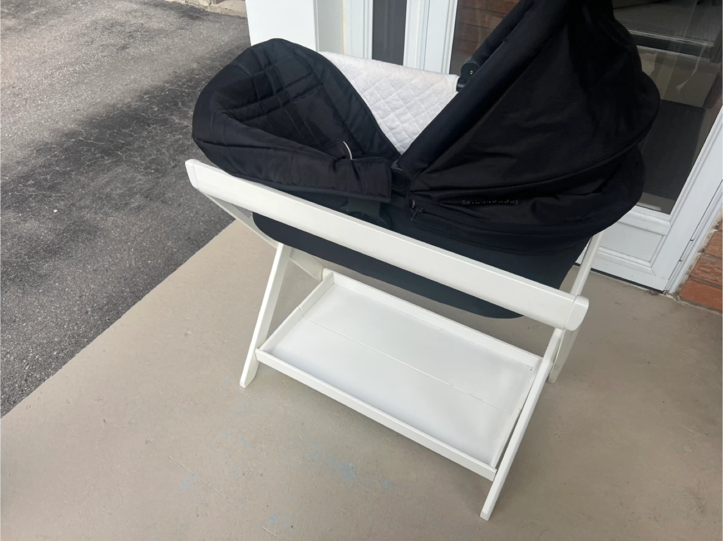Uppababy bassinet and stand 2012