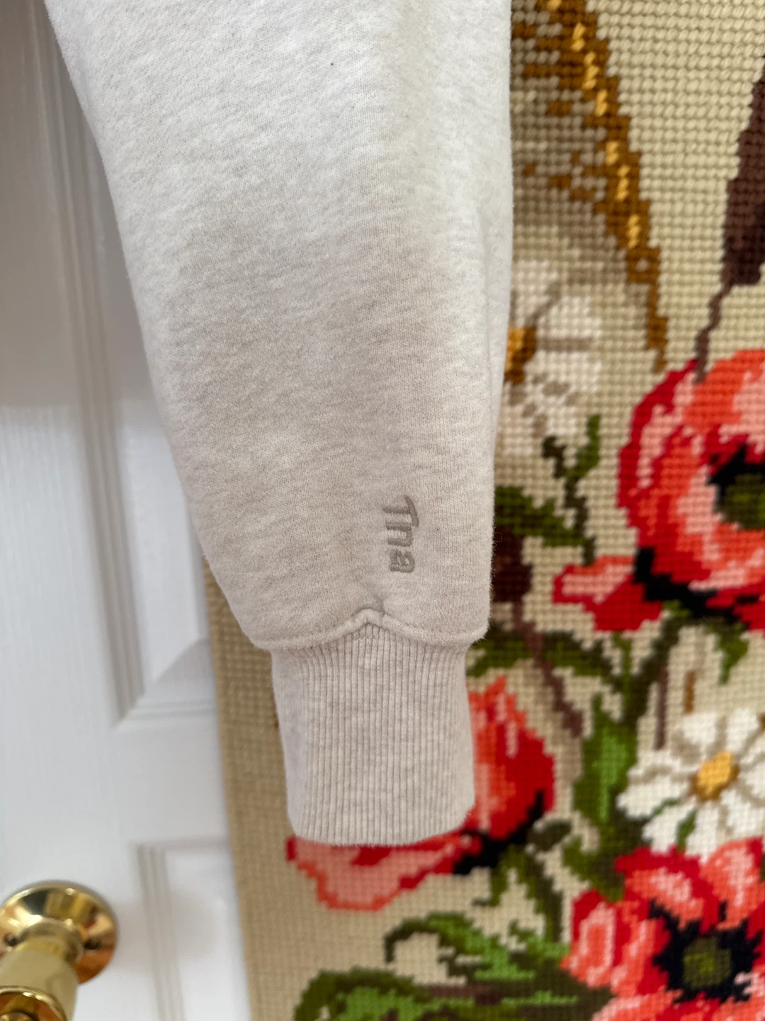 TNA Cream/white Hoodie like new - photo 2