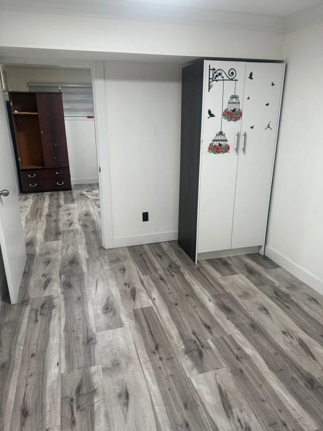 Basement for rent image indicator(7)