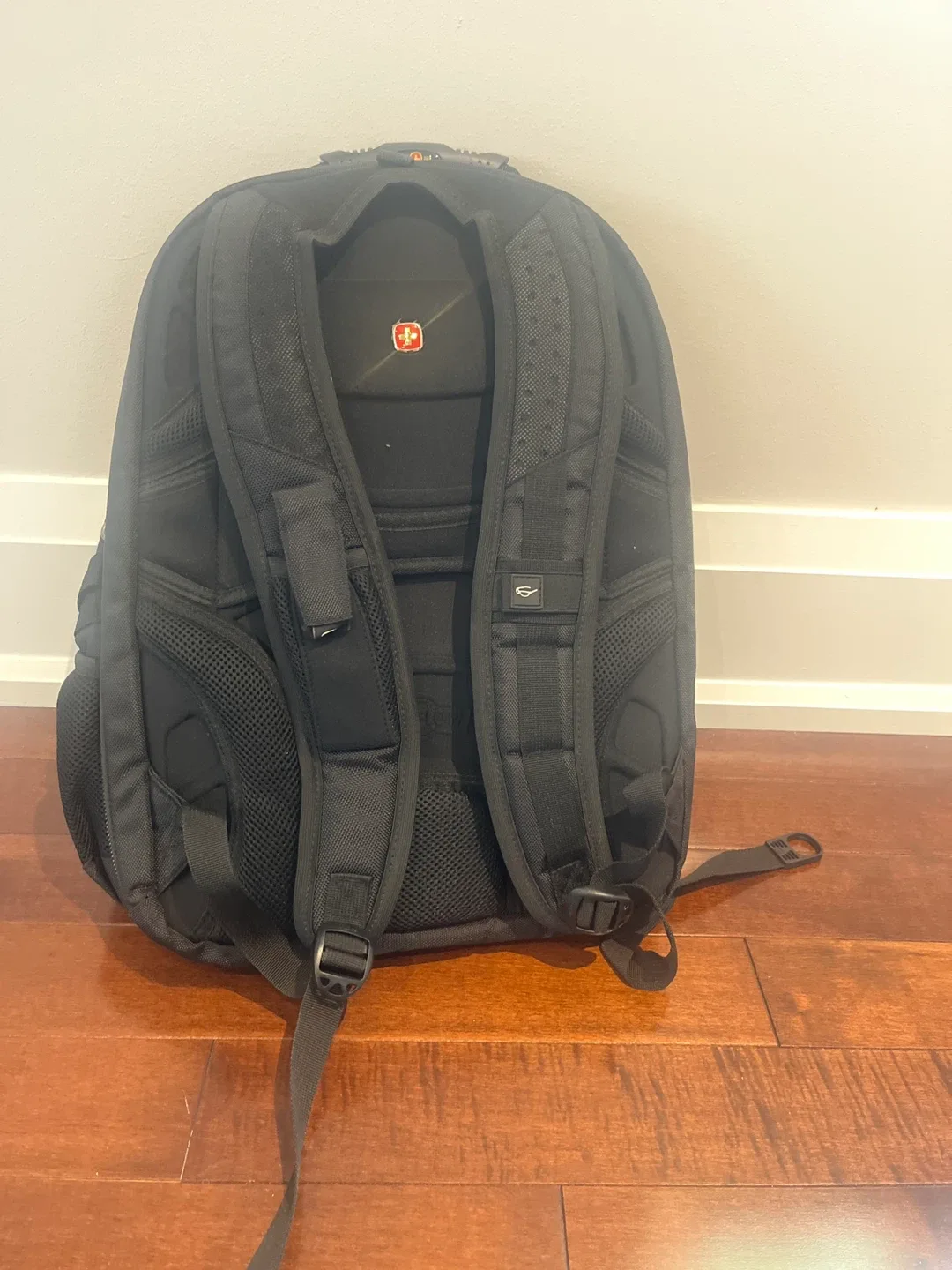 Swiss Gear Black Backpack image indicator(2)